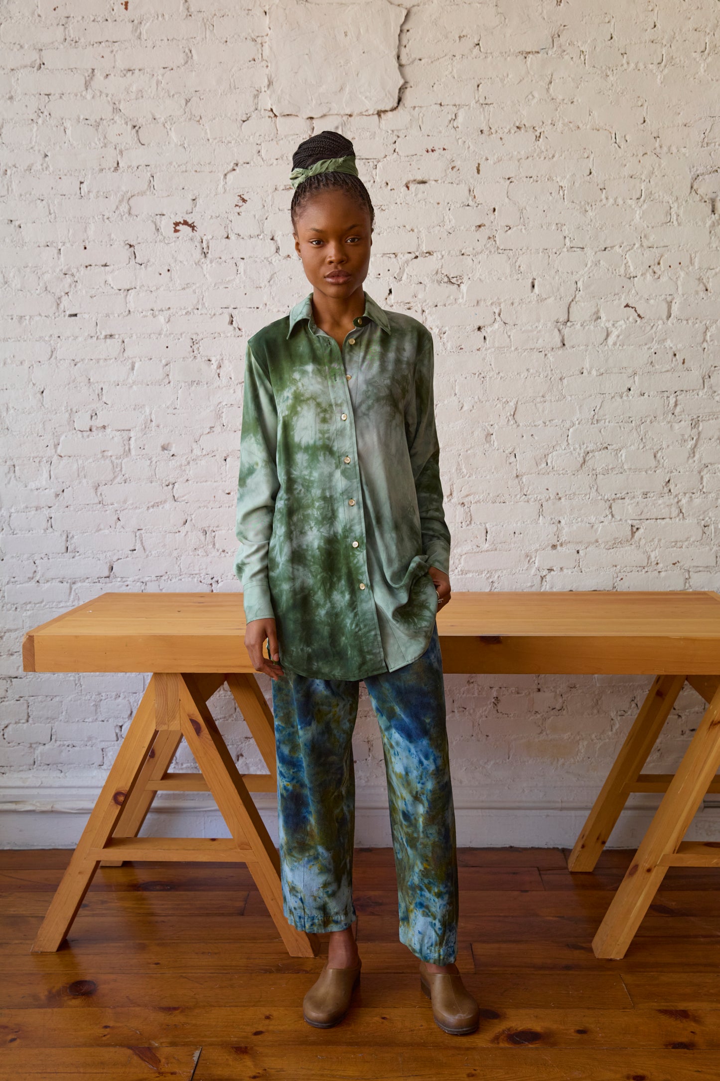 botanical button down shirt in green bean