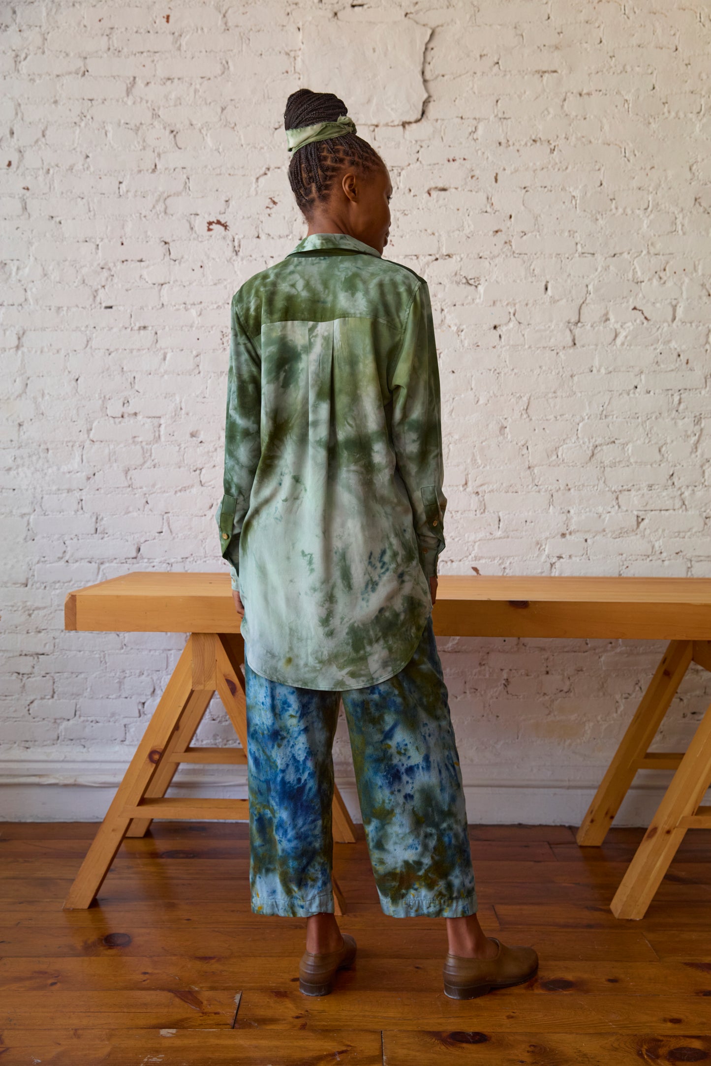 botanical button down shirt in green bean