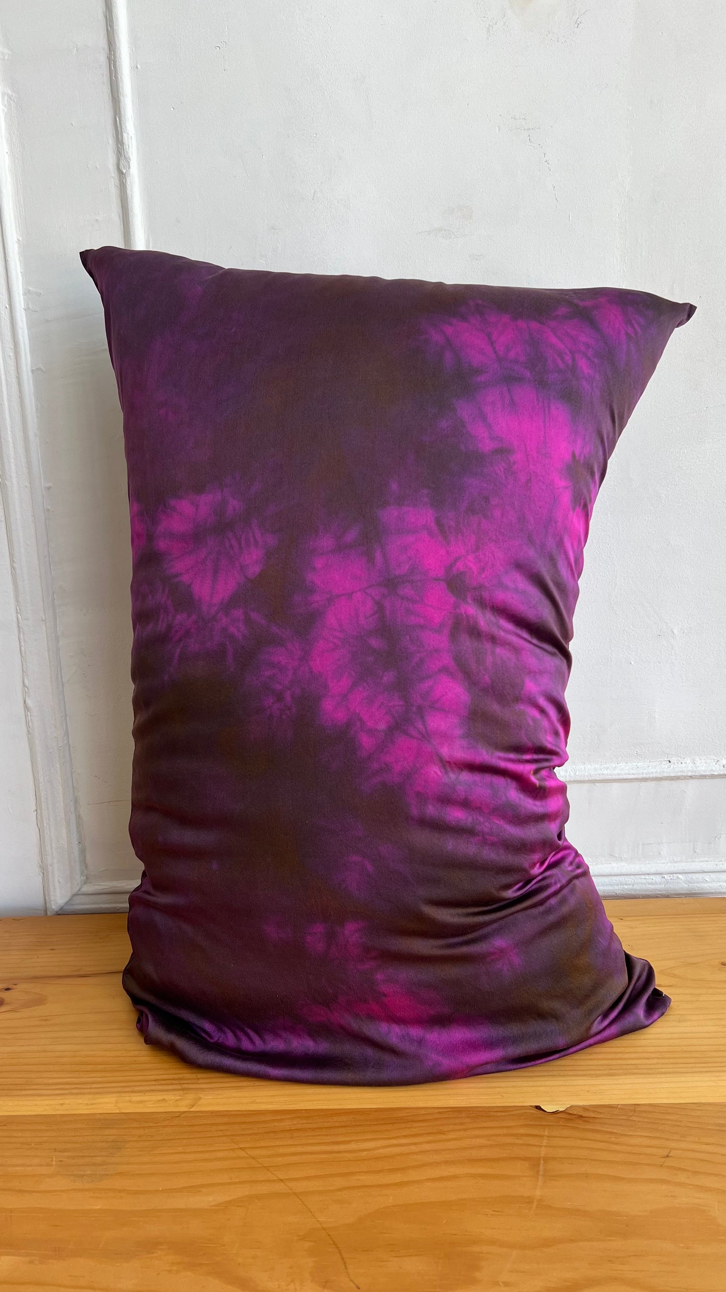 sample sale silk pillow in milky way