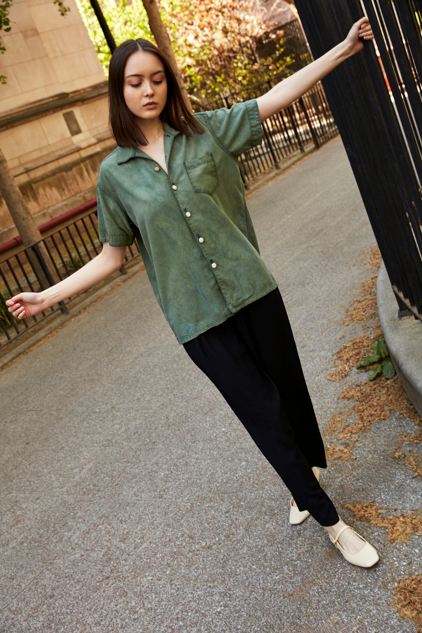 Leisure Blouse in Forest - Short Sleeve