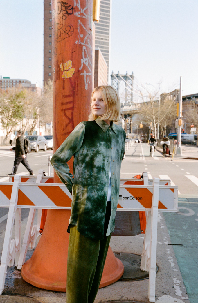 botanical button down shirt in green bean